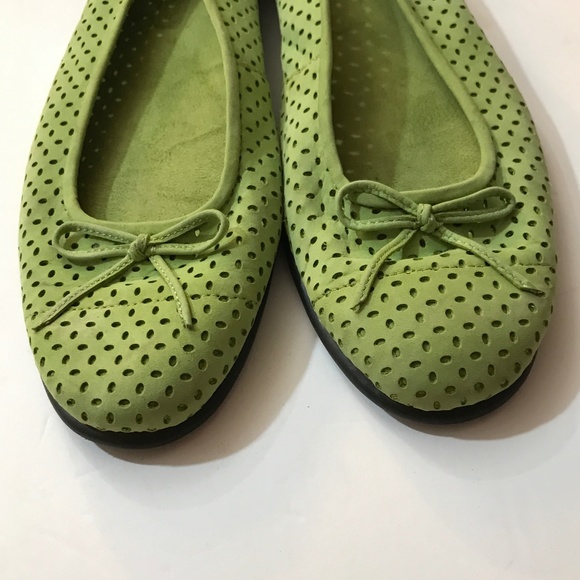 Coldwater Creek size 8.5 perforated Lime Green Nubuck leather ballet slippers - Picture 3 of 7